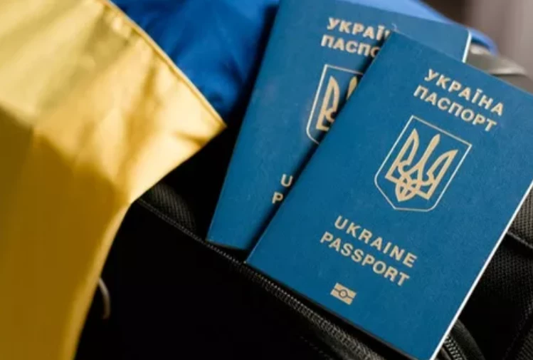 Майже 200 000 українських біженців у США можуть втратили легальний статус