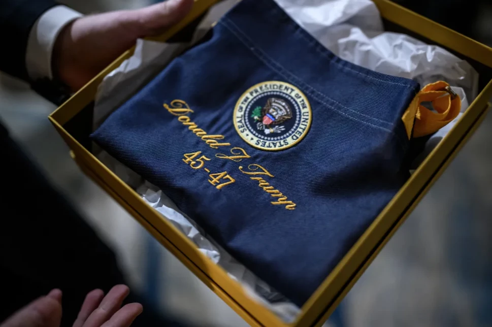 Трамп пообіцяв анулювати всі укази Байдена, що були підписані автопером