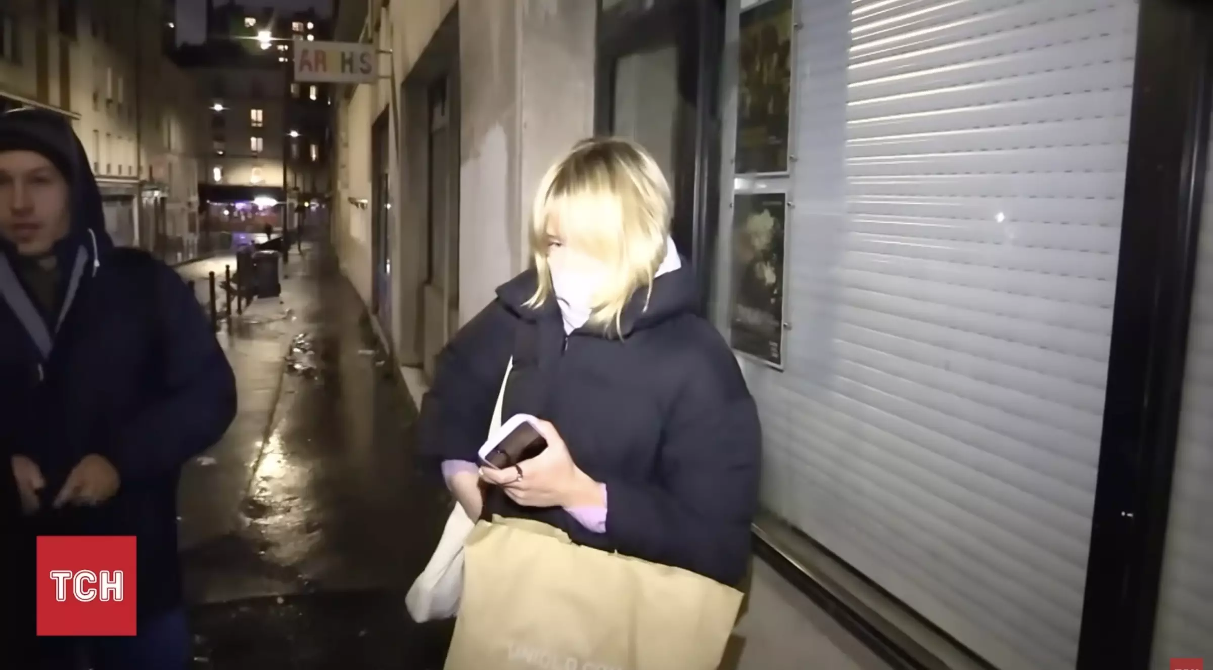 Журналіст ТСН поспілкувався з ймовірною донькою Путіна на вулицях Парижа