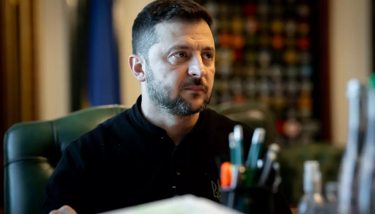 Зеленський поспілкувався з журналістами у вотсап-чаті під час перельоту до Брюсселю Зеленський поспілкувався з журналістами у вотсап-чаті під час перельоту до Брюсселю