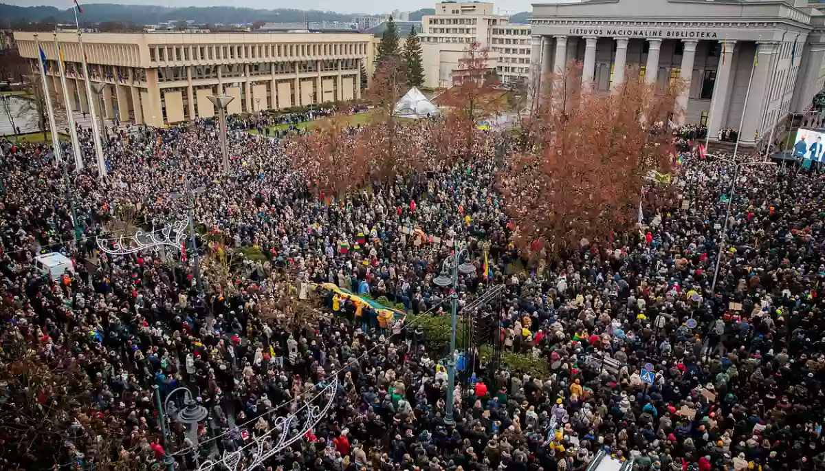 У Вільнюсі 10 тисяч людей вийшли на протест проти намагань політиків вплинути на суспільний мовник
