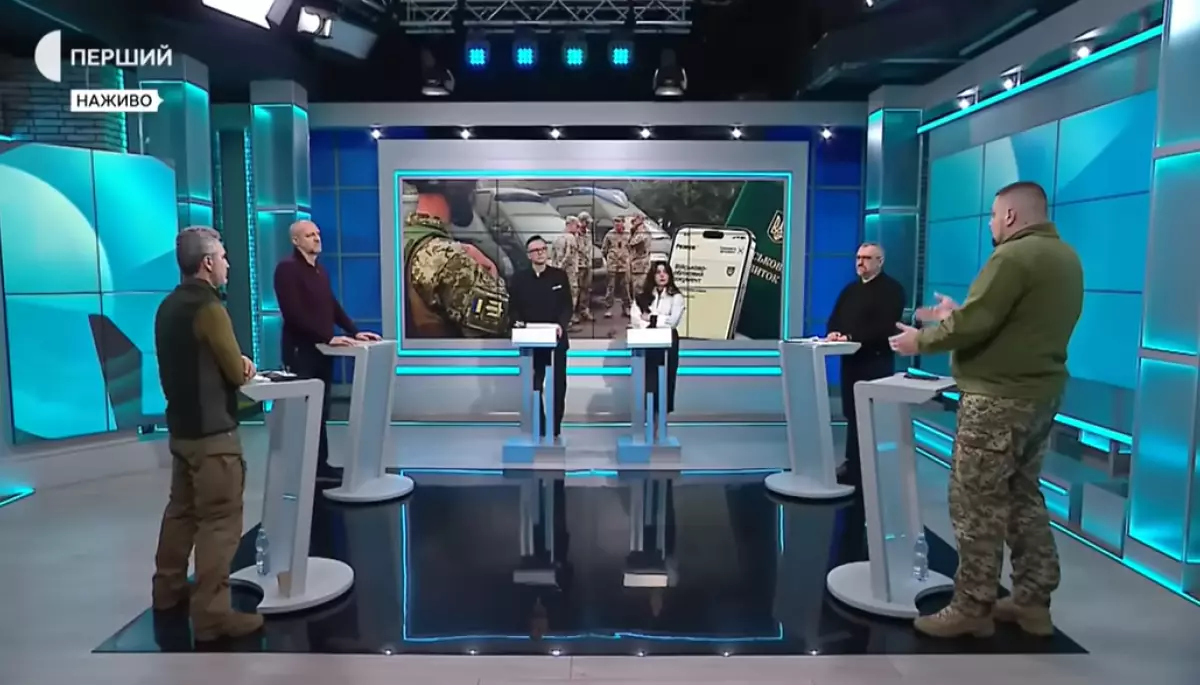 Крапка в дискусії під умовним заголовком «ведуча вимкнула мікрофон військовому»