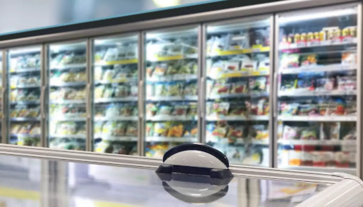 Регали холодильні як основа ефективної викладки охолоджених товарів у сучасних магазинах