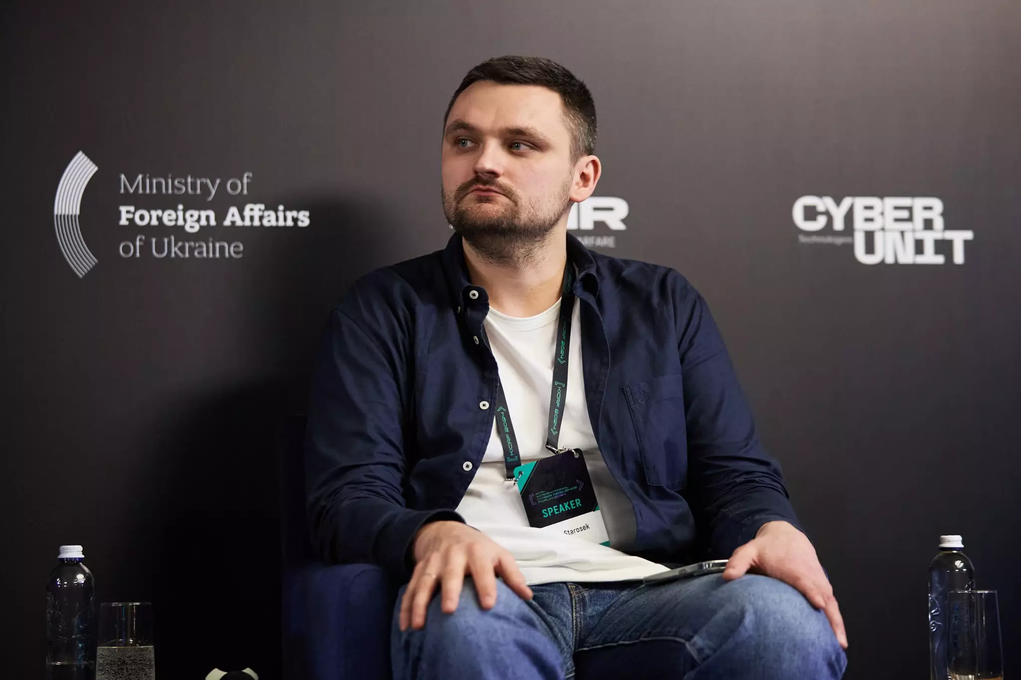 Засновник OSINT-агенції Molfar Артем Старосєк написав книгу «Розвідка: анонімності не існує»