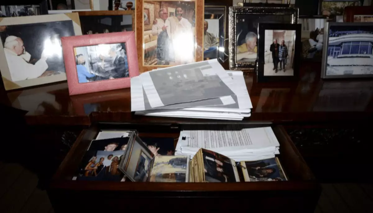 З сайту Мінюста США зникла частина опублікованих файлів Епштейна, зокрема фото з Трампом