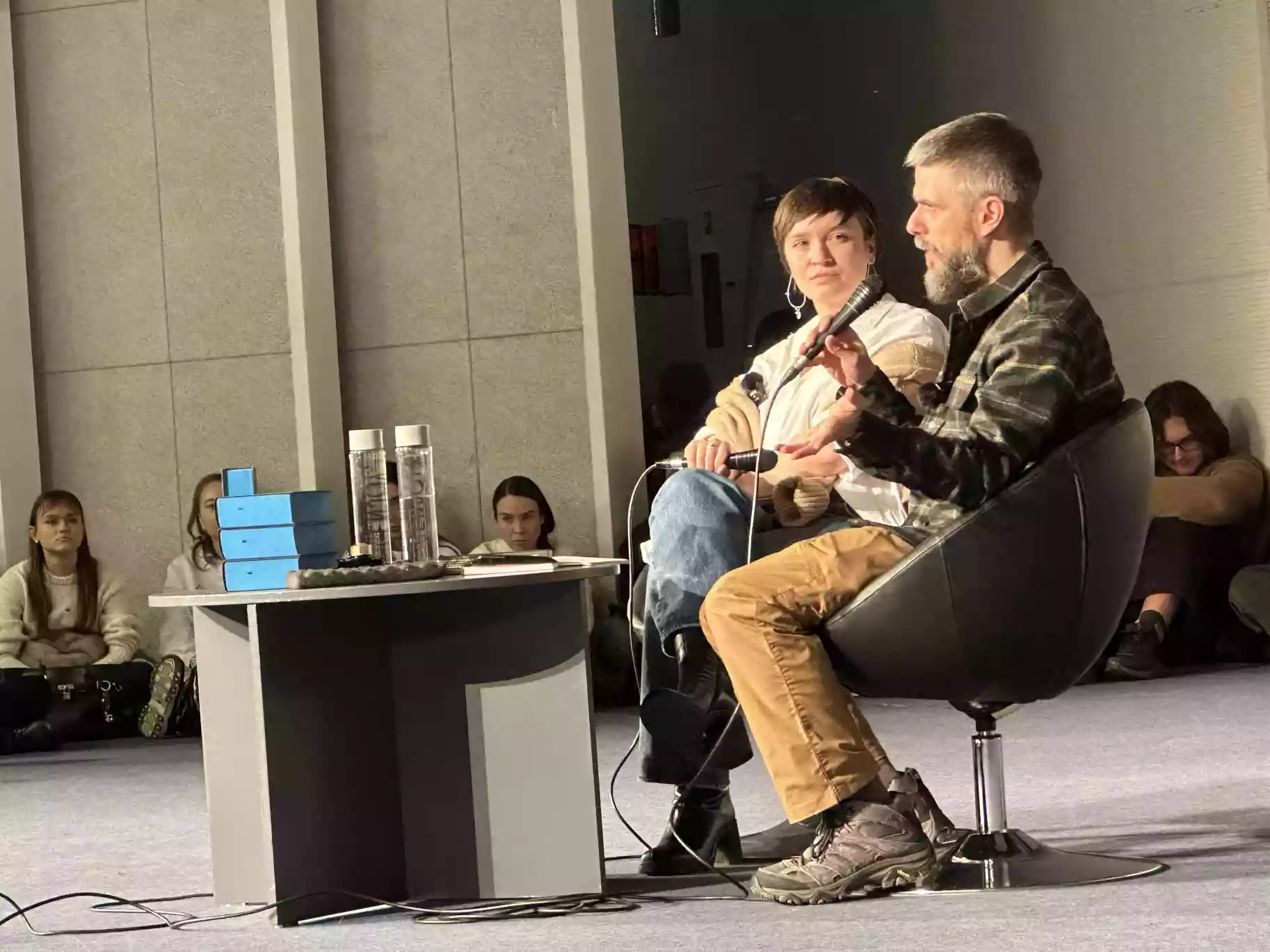 Український дім не вмістив усіх охочих: у Києві відбулась презентація «Книги Еміля» Ілларіона Павлюка