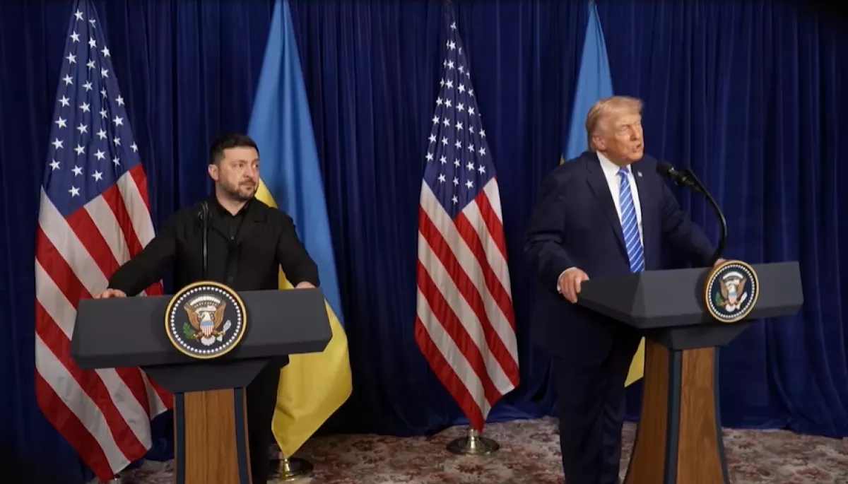 Наприкінці трансляції брифінгу Трампа й Зеленського на каналі ОП пролунали фраза про російський корабель та гімн