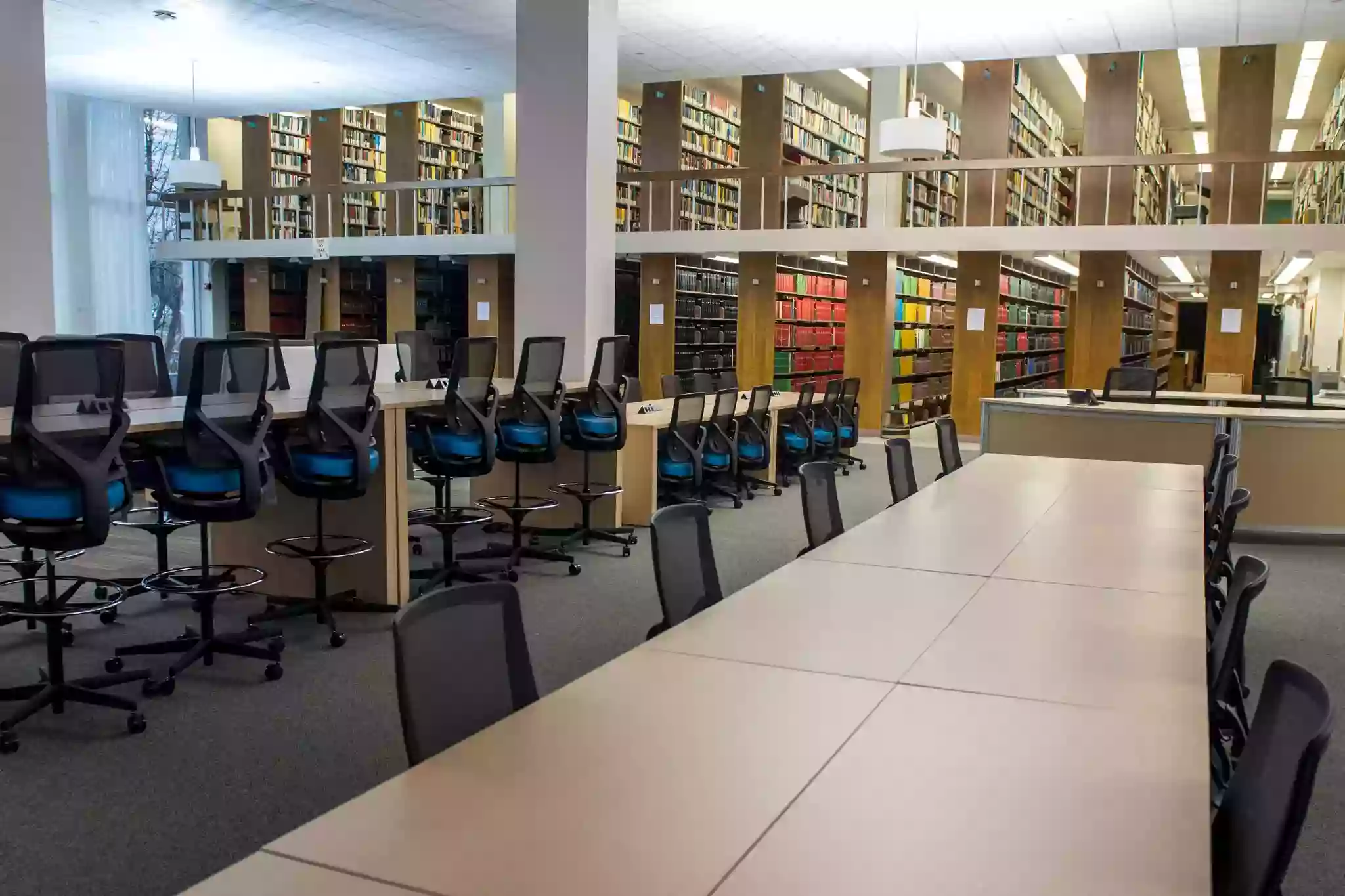 У США закрили найбільшу дослідницьку бібліотеку NASA. Частину її зібрання планують викинути