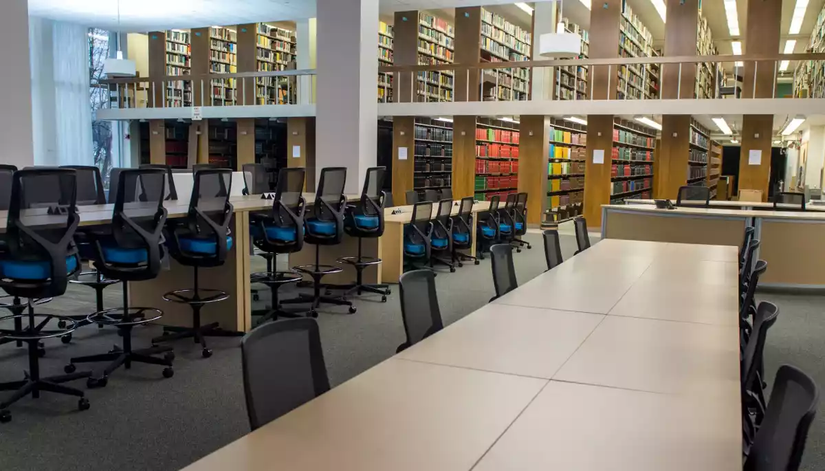 У США закрили найбільшу дослідницьку бібліотеку NASA. Частину її зібрання планують викинути