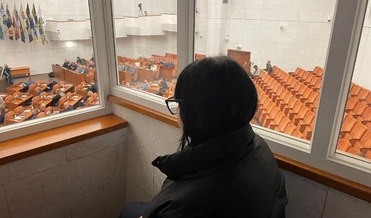 &laquo;Самі обрали для себе засклений балкон&raquo;: міськрада Дніпра прокоментувала недопуск журналісток Dnipro.media до сесійної зали