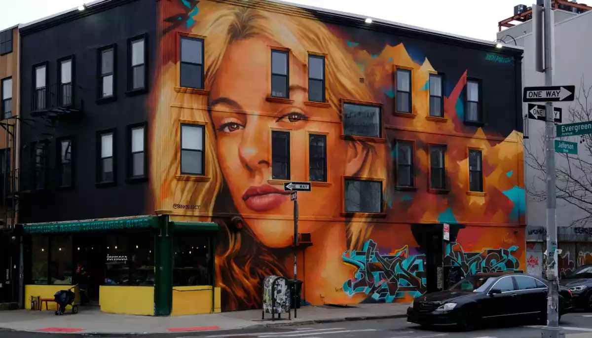 У Нью-Йорку зʼявився мурал із зображенням убитої української біженки Ірини Заруцької