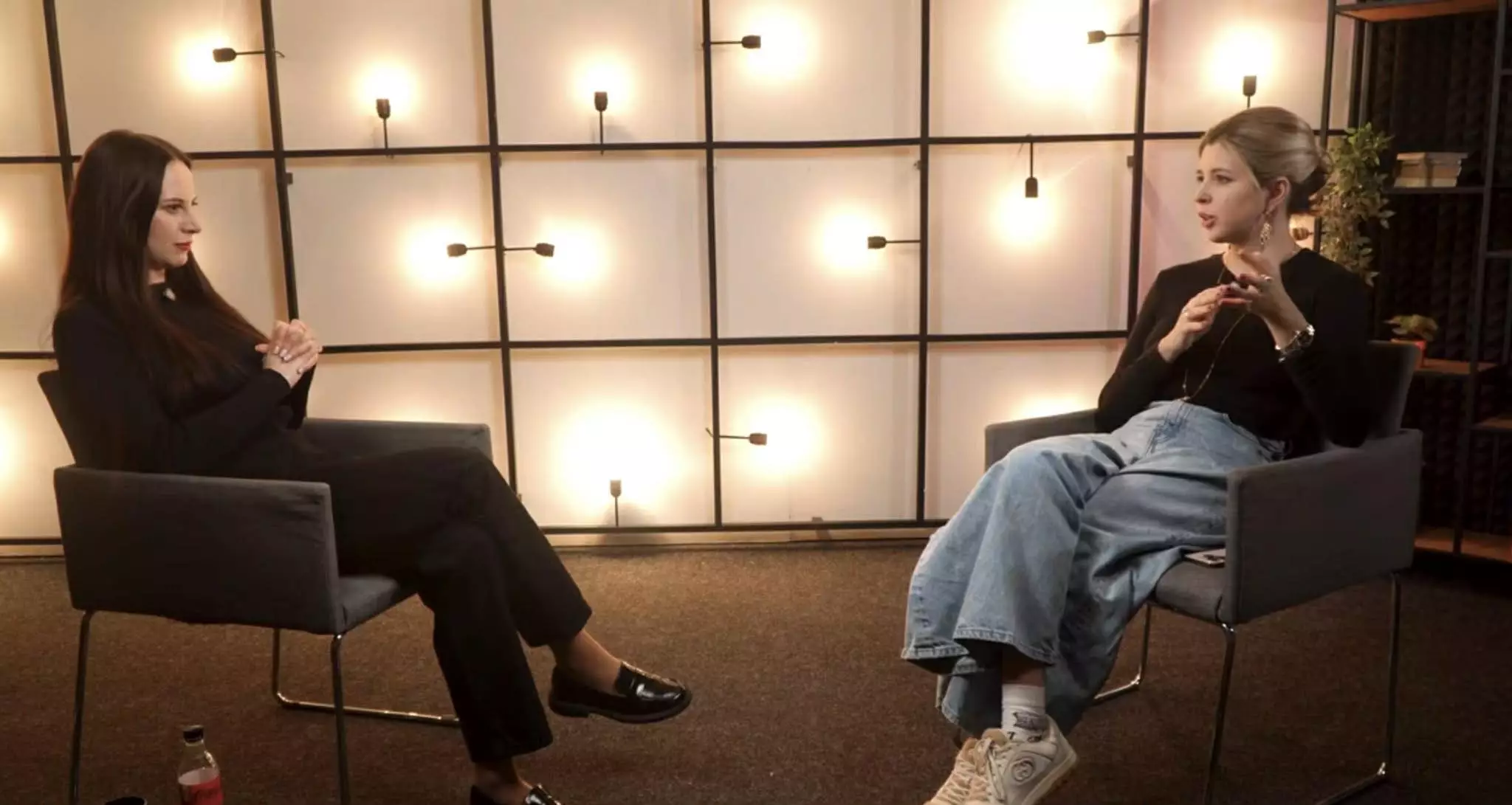 Марія-Антуанетта на мінімалках: якщо немає тепла — нехай гріються секс-іграшками