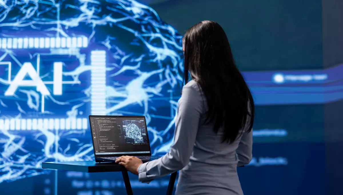 Штучний інтелект під контролем: які міжнародні правила мають знати українські редакції