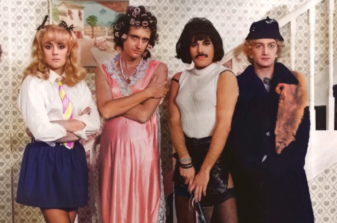 У Росії визнали &laquo;пропагандою ЛГБТ&raquo; фото гурту Queen у сценічному одязі