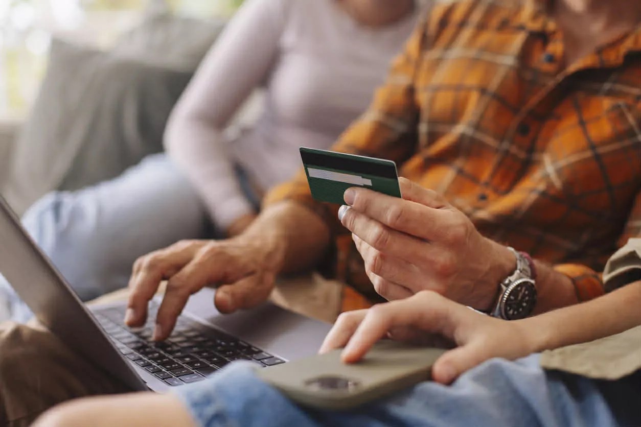 Поради від RIA.com: як безпечно купувати через оголошення в інтернеті