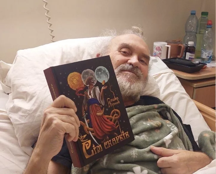 Казкар Сашко Лірник написав у лікарні нову книгу про скарби України