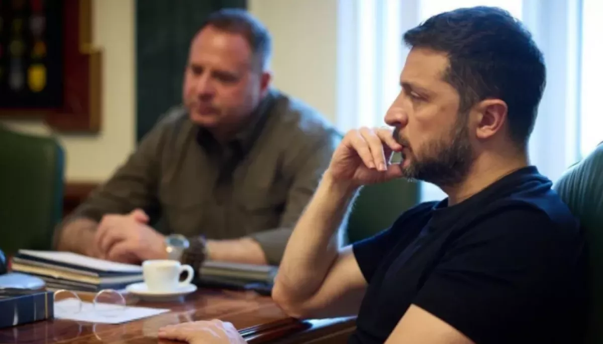 Зеленський не вірив у початок великої війни, адже його переконав Єрмак, &mdash; The Guardian