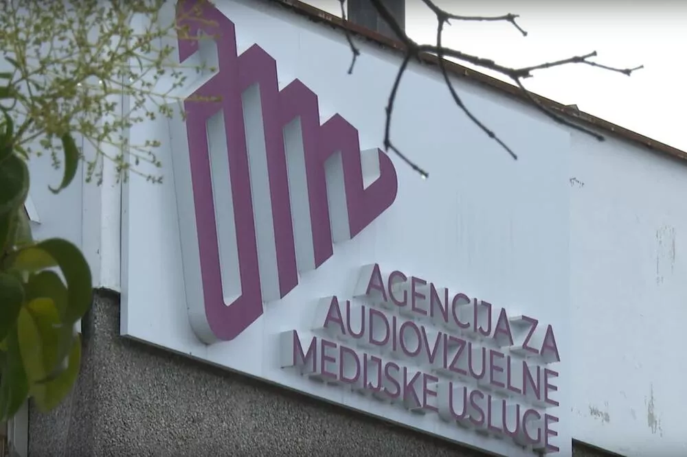 Регулятор Чорногорії на пів року обмежив ретрансляцію програм сербського TV Pink через принизливі висловлювання