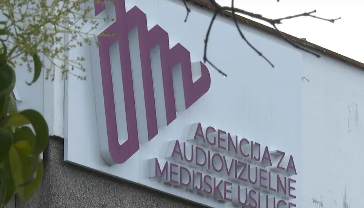 Регулятор Чорногорії на пів року обмежив ретрансляцію програм сербського TV Pink через принизливі висловлювання