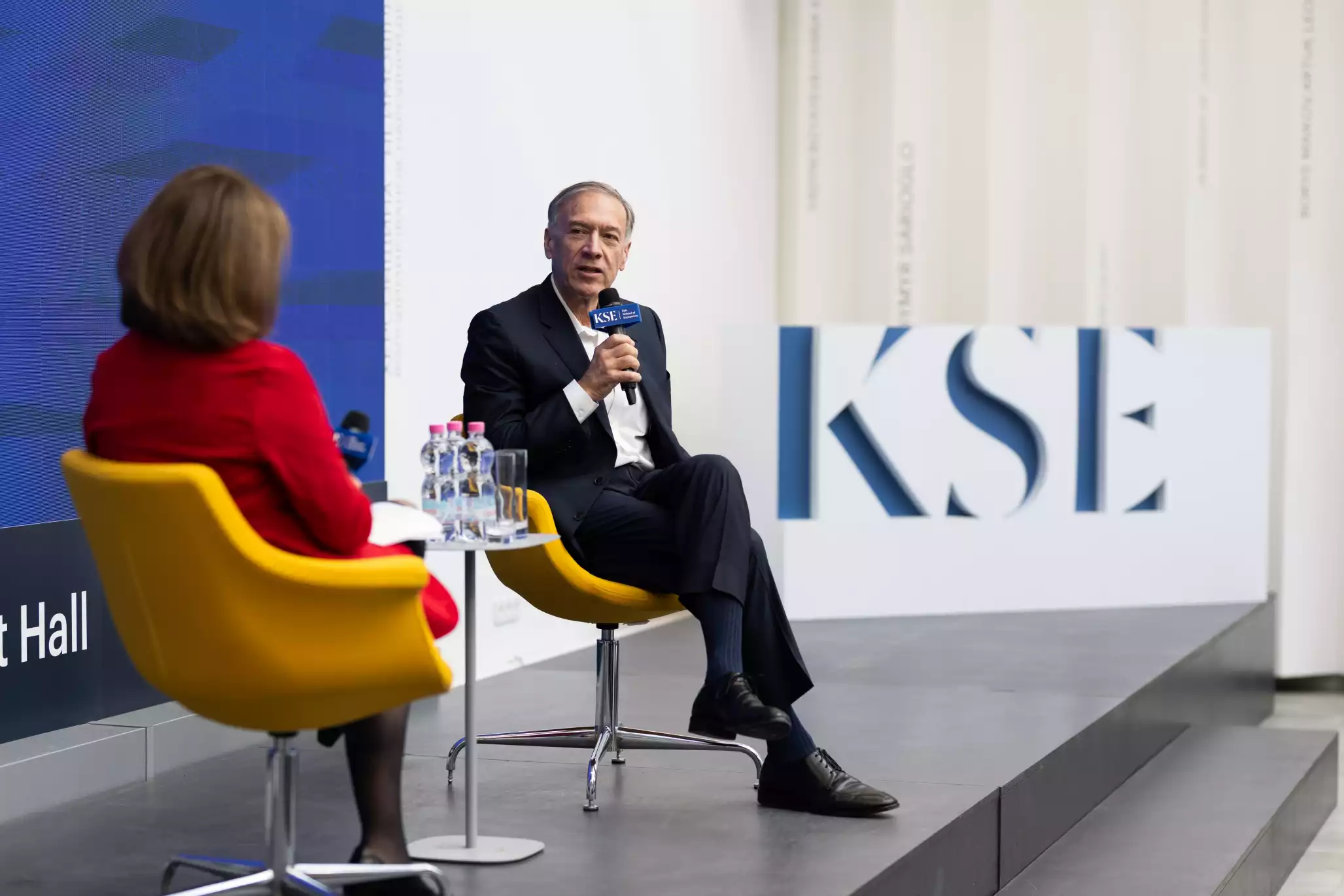 Майк Помпео в Києві: обговорив війну, дипломатію і реальну політику зі студентами Київської школи економіки