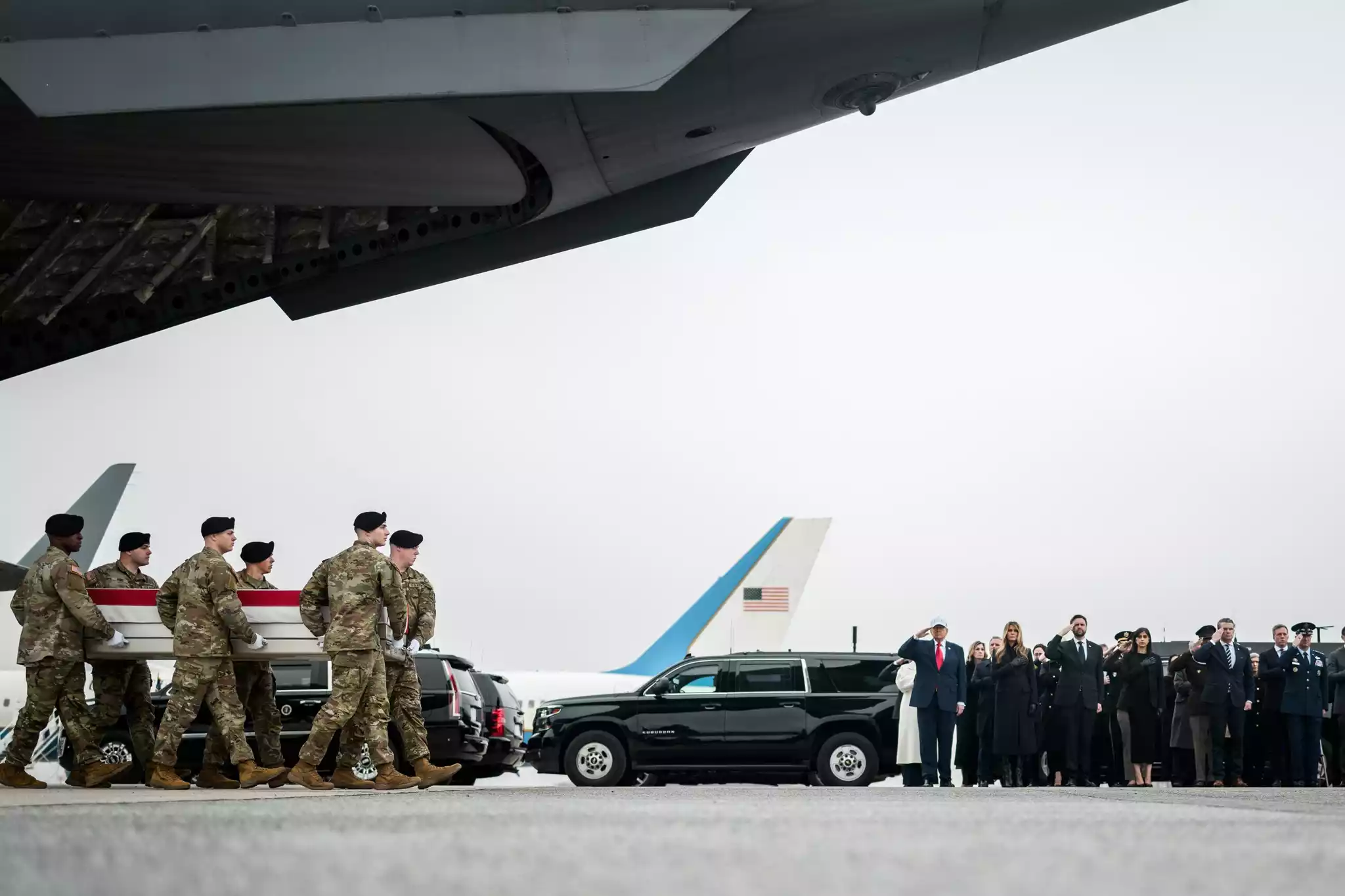 Fox News перепросив за показ старого відео з Трампом під час трансляції церемонії передачі тіл загиблих військових