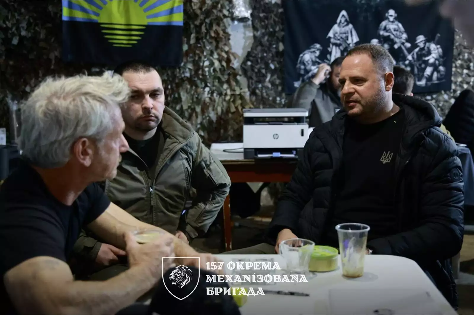 Шон Пенн відвідав українських військових на Донеччині. Разом з ним був Андрій Єрмак