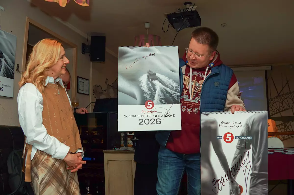 В Києві відкрили виставку світлин з еротичних календарів &laquo;5 каналу&raquo;