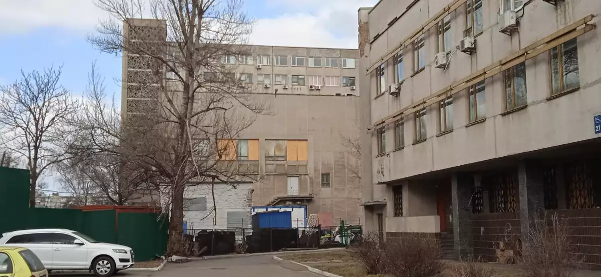 Без опалення, з пошкодженим дахом і аварійними мережами. Як Книжкова палата України намагається зберегти свої фонди