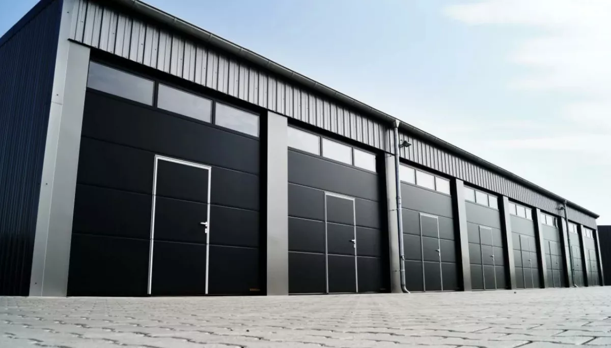 Що таке промислові секційні ворота?