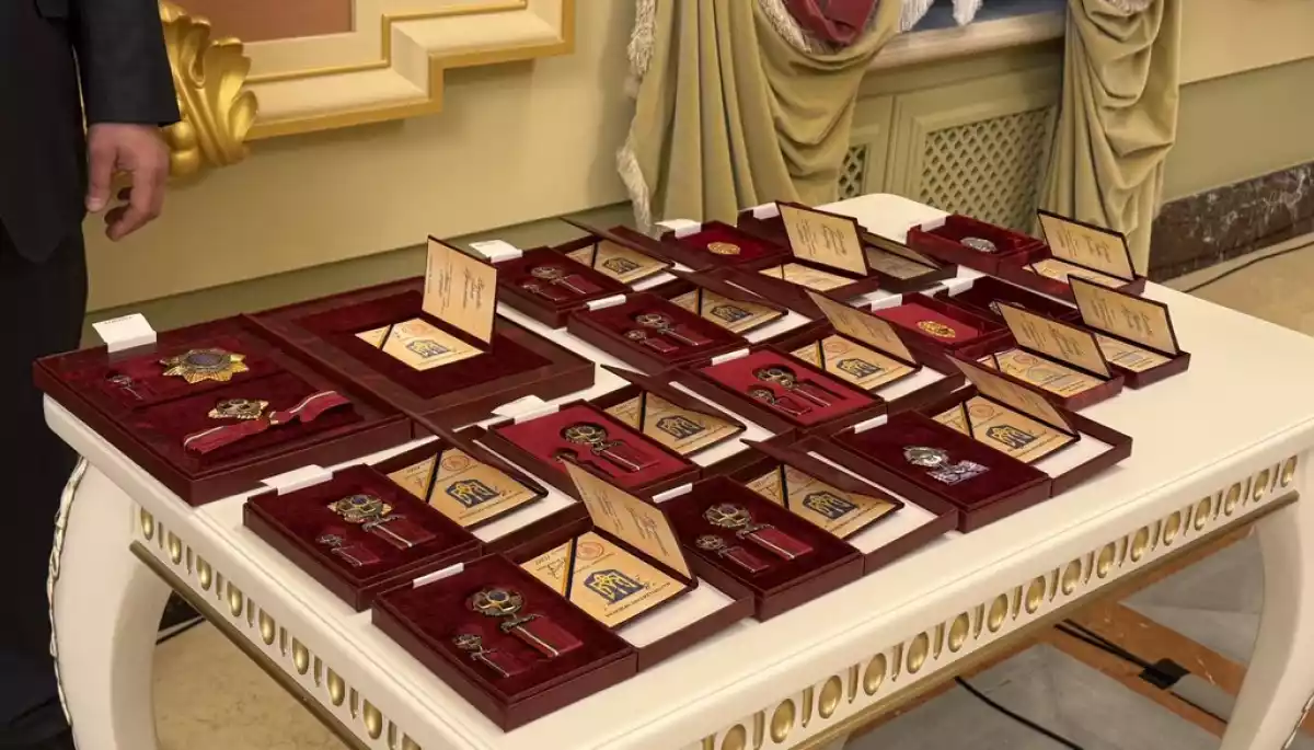 Президент відзначив державними нагородами медійників Акіма Галімова та Наджіє Аметову