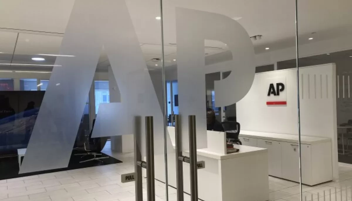 Associated Press планує скоротити до 5% свого глобального штату журналістів