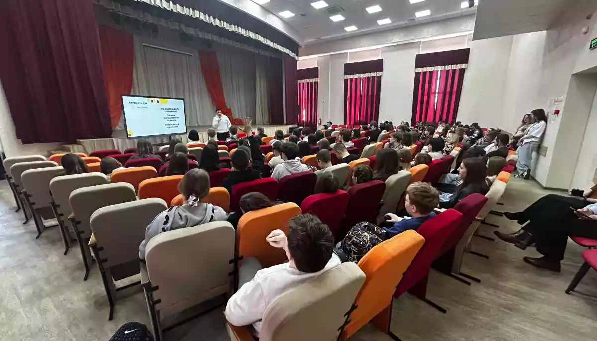 Діти навчають дітей: 100 підлітків Київщини готуються проводити уроки з онлайн-безпеки