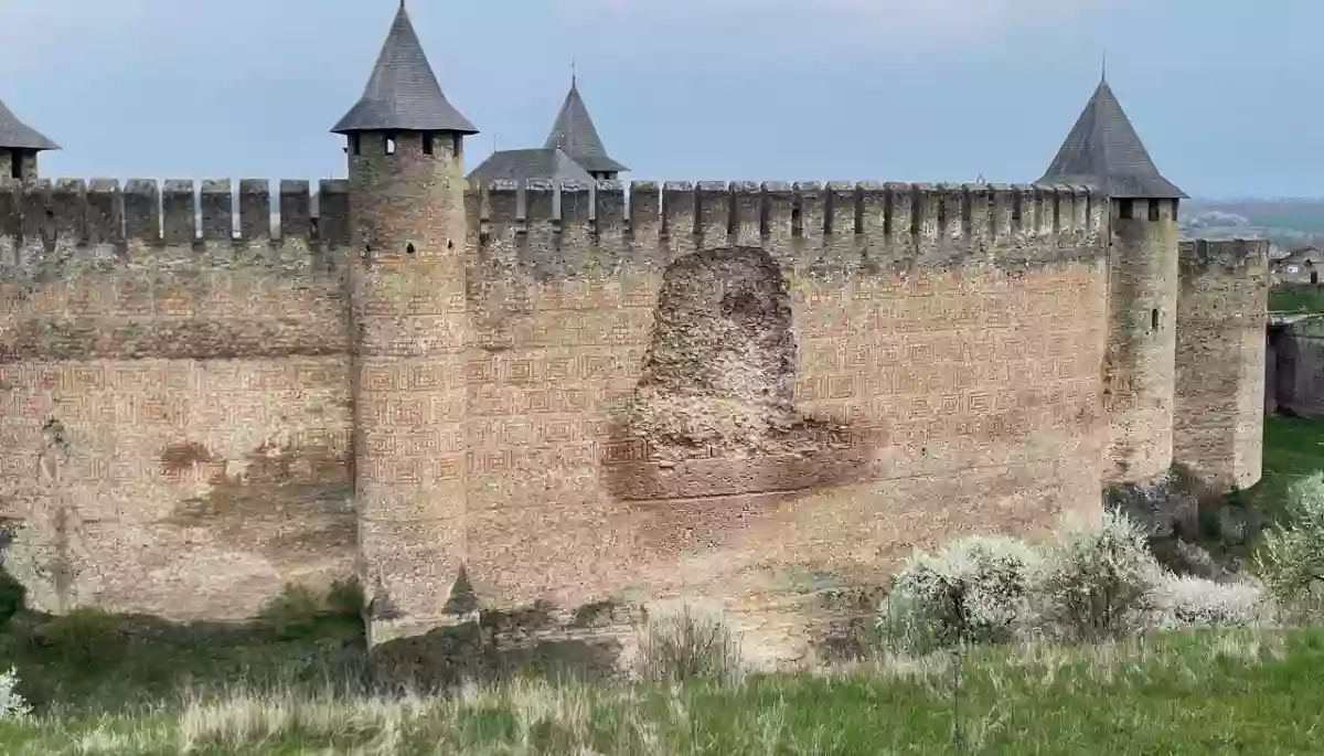 У Хотинській фортеці обвалилася стіна