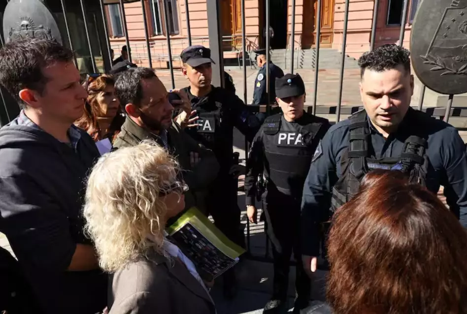 В Аргентині журналістам обмежили доступ до урядової будівлі через підозри у шпигунстві