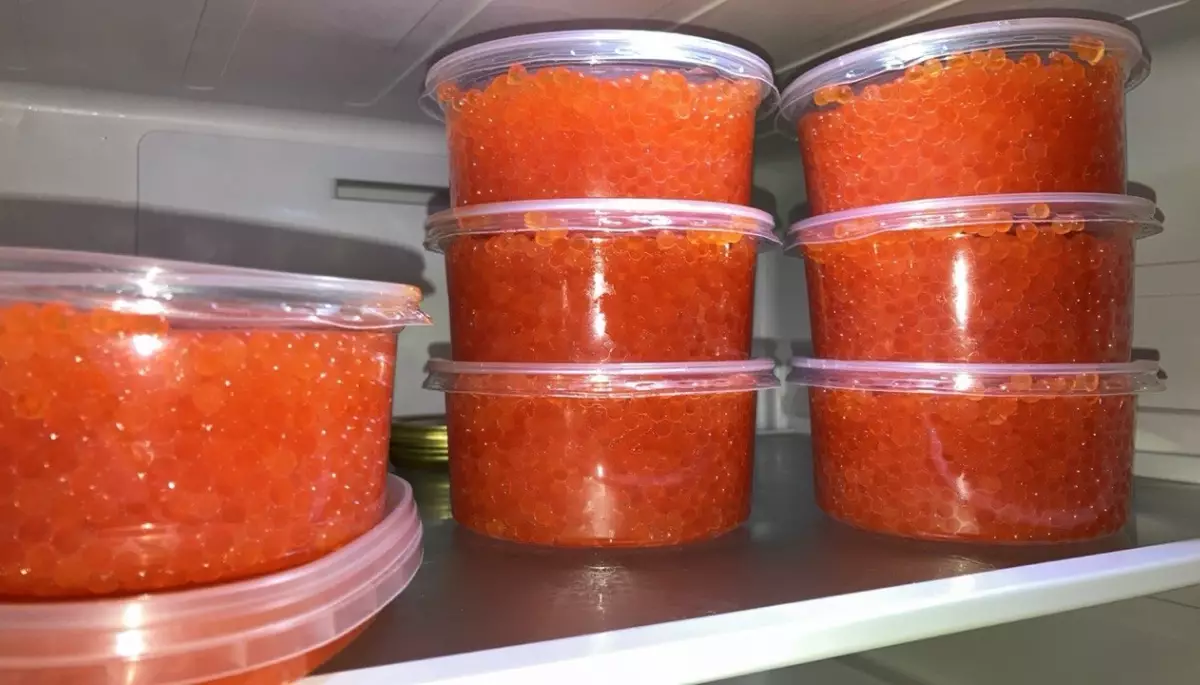 Червона ікра: користь, поради щодо вибору та подачі до столу