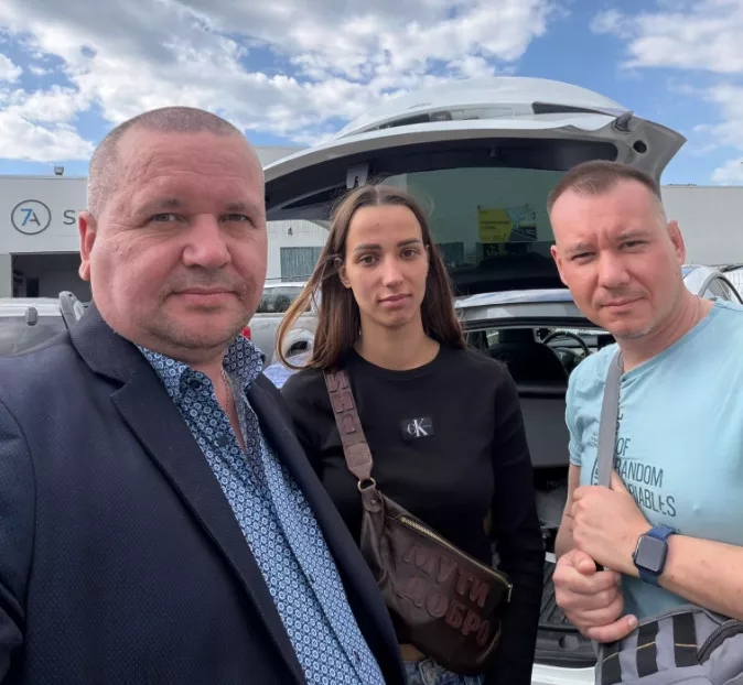 Суд випустив під заставу блогерку, яку підозрюють у контрабанді авто під виглядом допомоги ЗСУ
