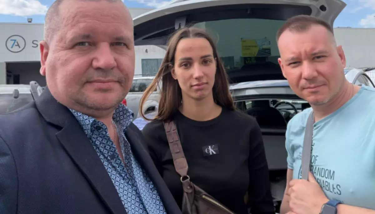 Суд випустив під заставу блогерку, яку підозрюють у контрабанді авто під виглядом допомоги ЗСУ