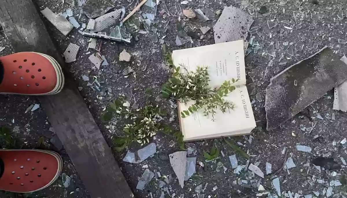 Через російський обстріл пошкоджені будинки письменниці Олени Захарченко та режисерки Ірини Цілик