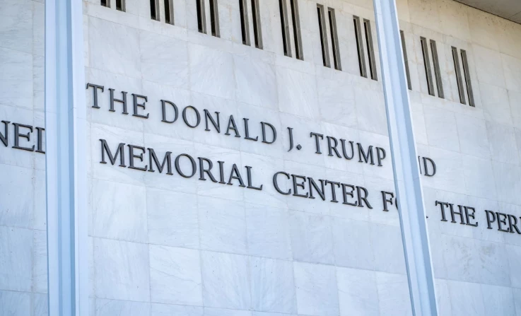 Суд у Вашингтоні зобов&rsquo;язав Трампа прибрати свої ім&rsquo;я з назви Центра Кеннеді