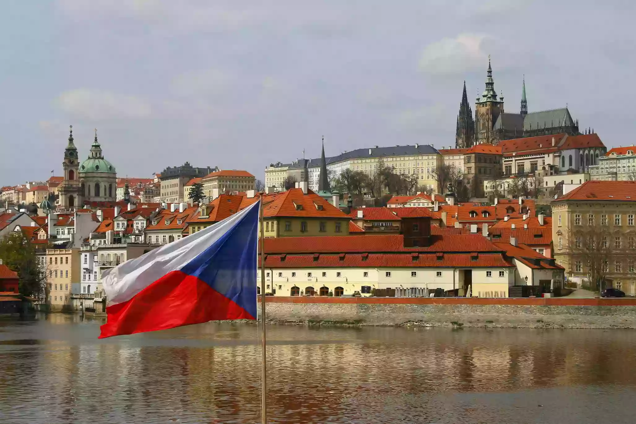 За пів року &laquo;Репортери без кордонів&raquo; зафіксували 13 політичних атак на медіа в Чехії