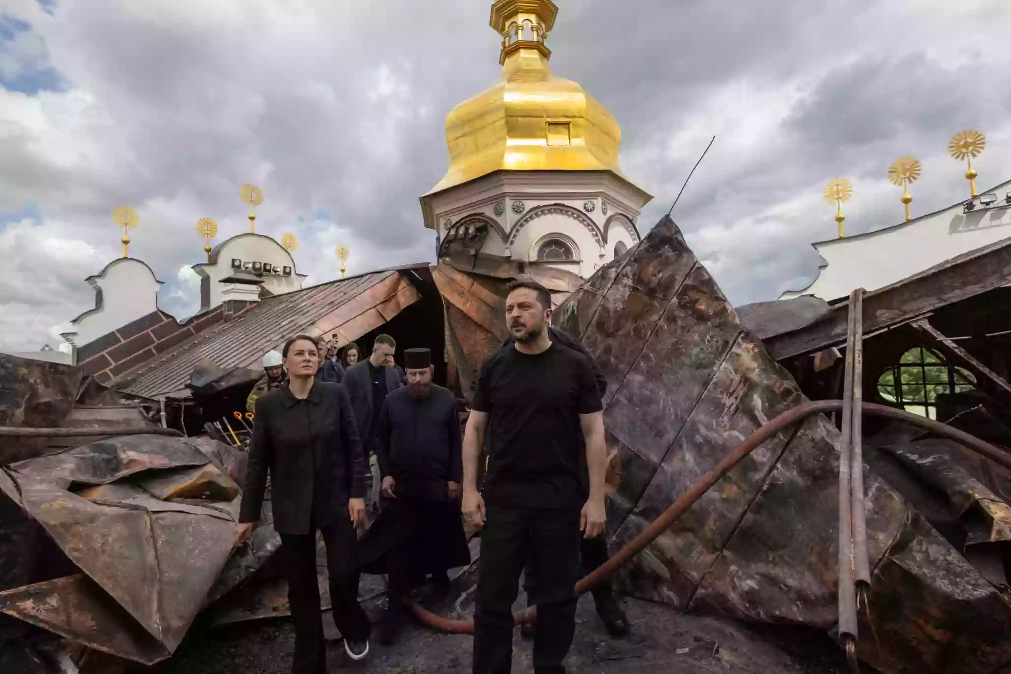 &laquo;Чергове російське варварство&raquo;: Зеленський відреагував на удар Росії по Києво-Печерській лаврі