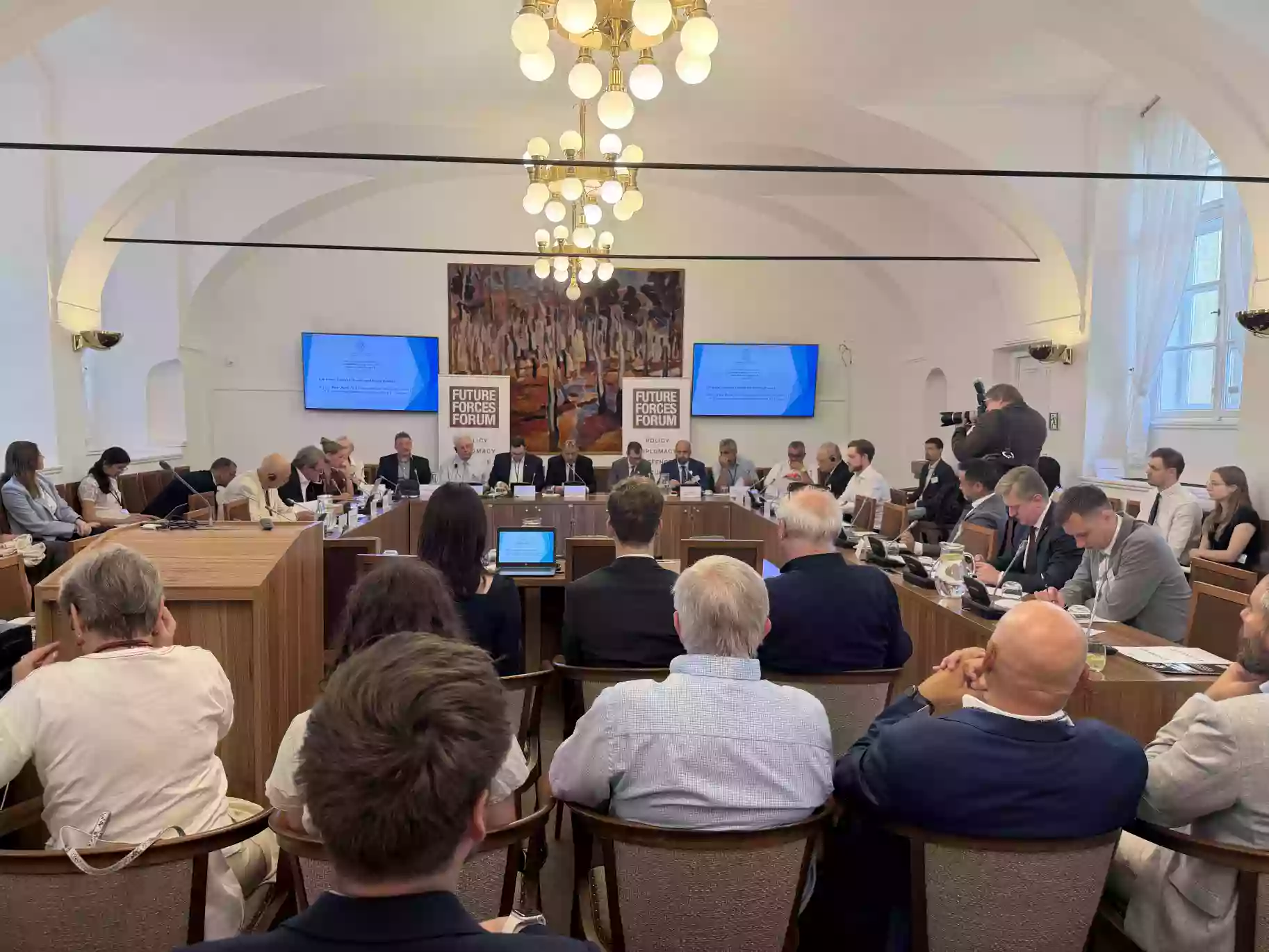 У Празі провели конференцію про виклики європейської безпеки, протидію російській пропаганді і підтримку України
