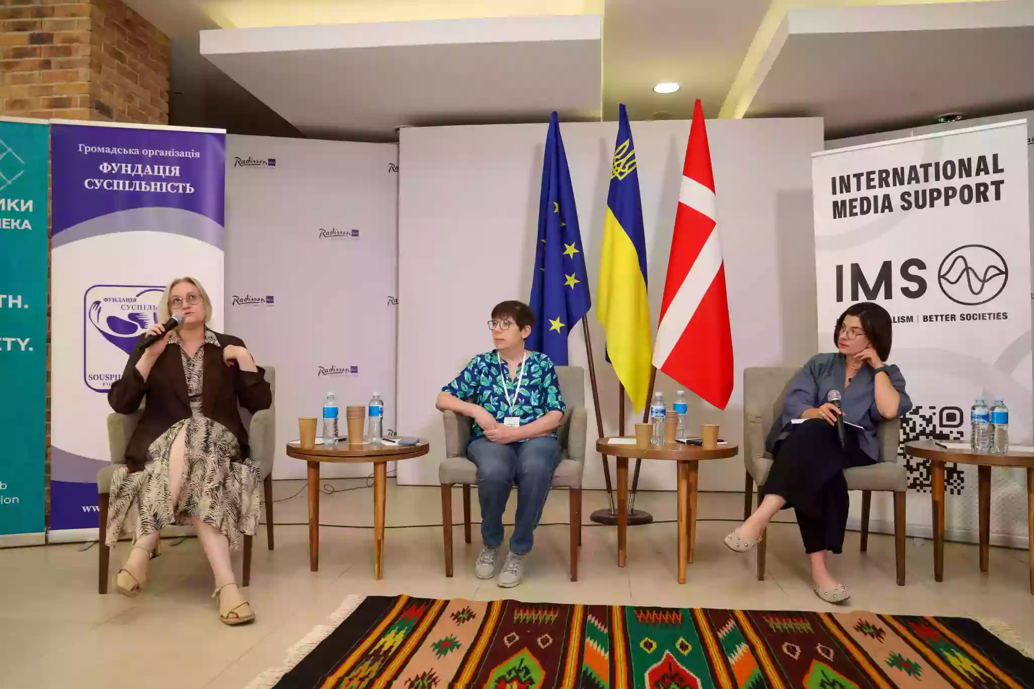 &laquo;Хто має вирішувати, коли наша правда починає заважати нашій національній безпеці?&raquo; Дискусія на форумі &laquo;Воєнні медіавиклики&raquo;