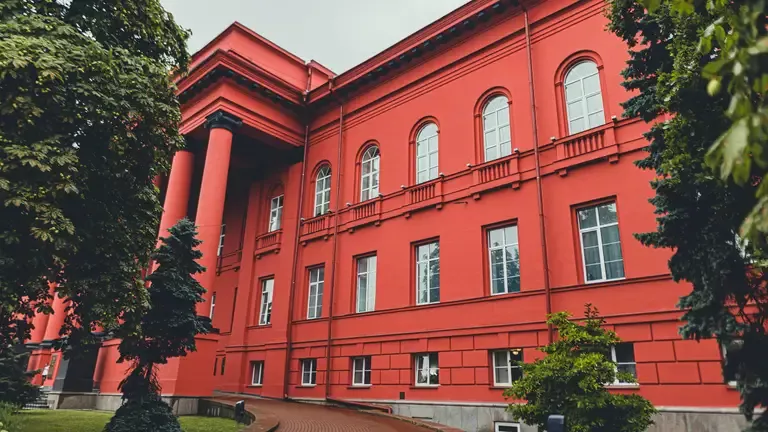 Через російський обстріл пошкоджений КНУ імені Тараса Шевченка