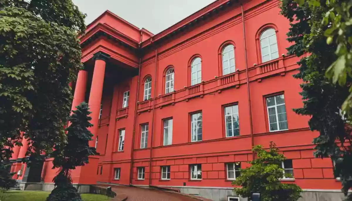 Через російський обстріл пошкоджений КНУ імені Тараса Шевченка