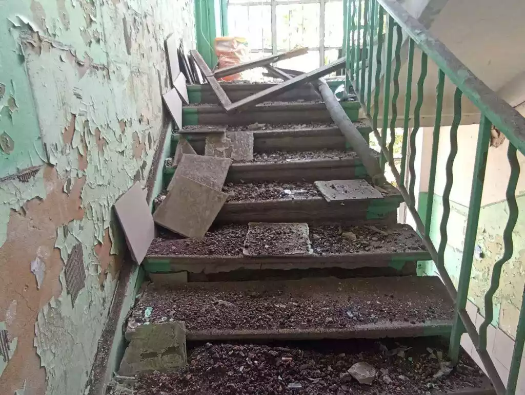 Через удар російської авіабомби по Краматорську постраждали офіси двох редакцій