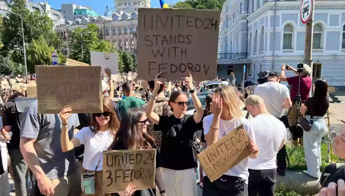 United24 Media призупинило публікації через участь у протестах проти звільнення Михайла Федорова