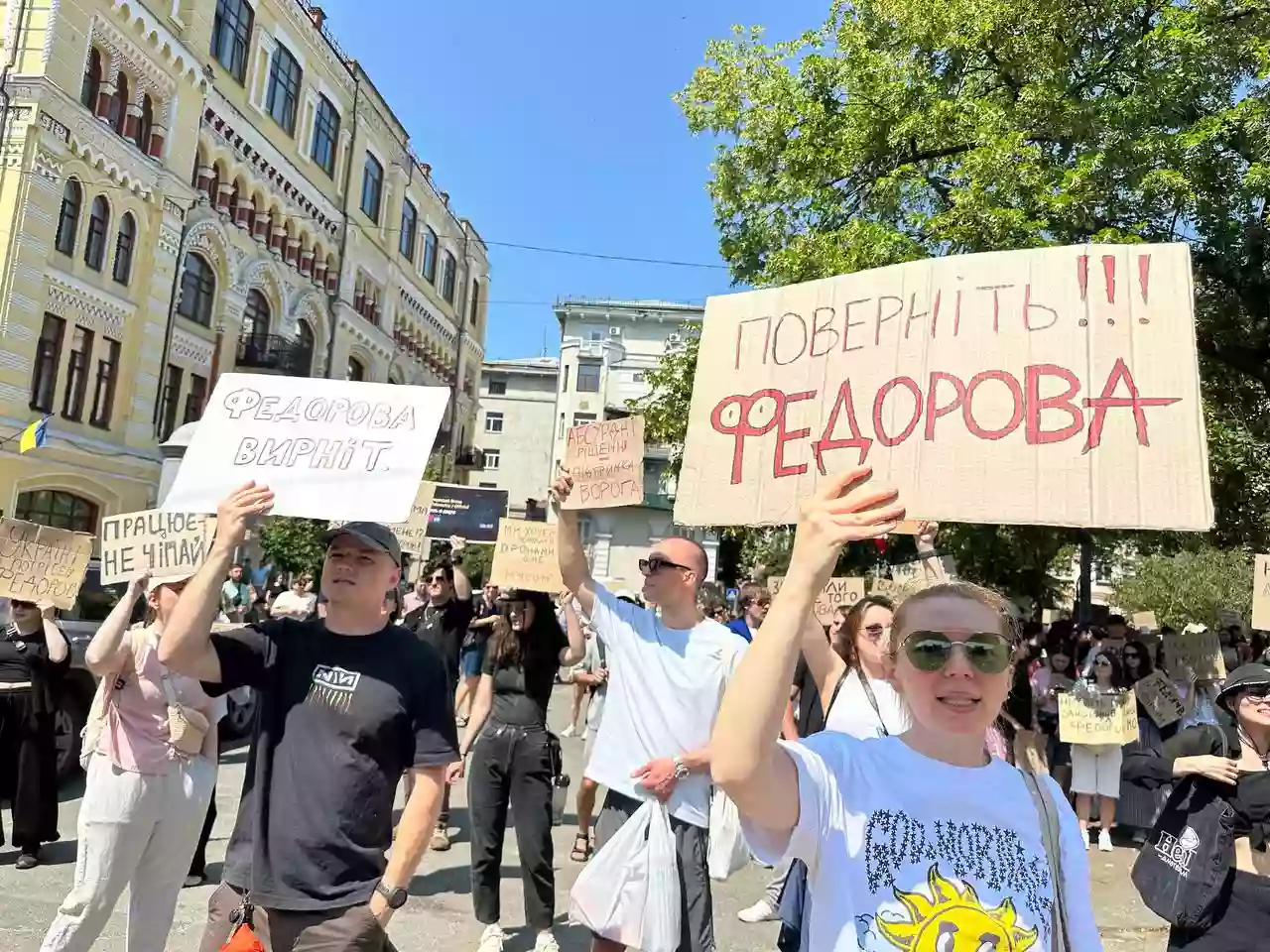 Стерненко написав, що військовим заборонили брати участь у протестах і спілкуватися з медіа. У ЗСУ спростували