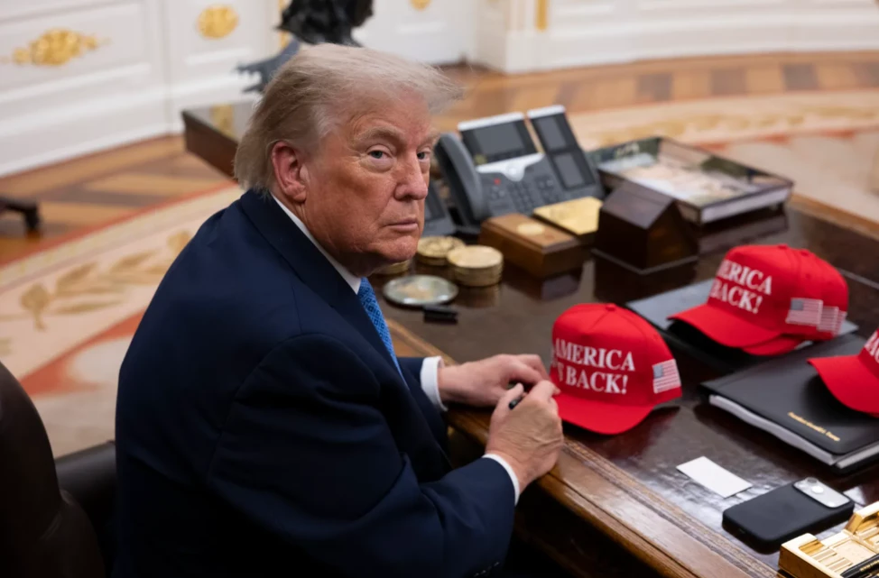 Компанія Трампа хоче щомісяця стягувати 100 000 доларів за швидкий доступ до дописів президента США, — FT