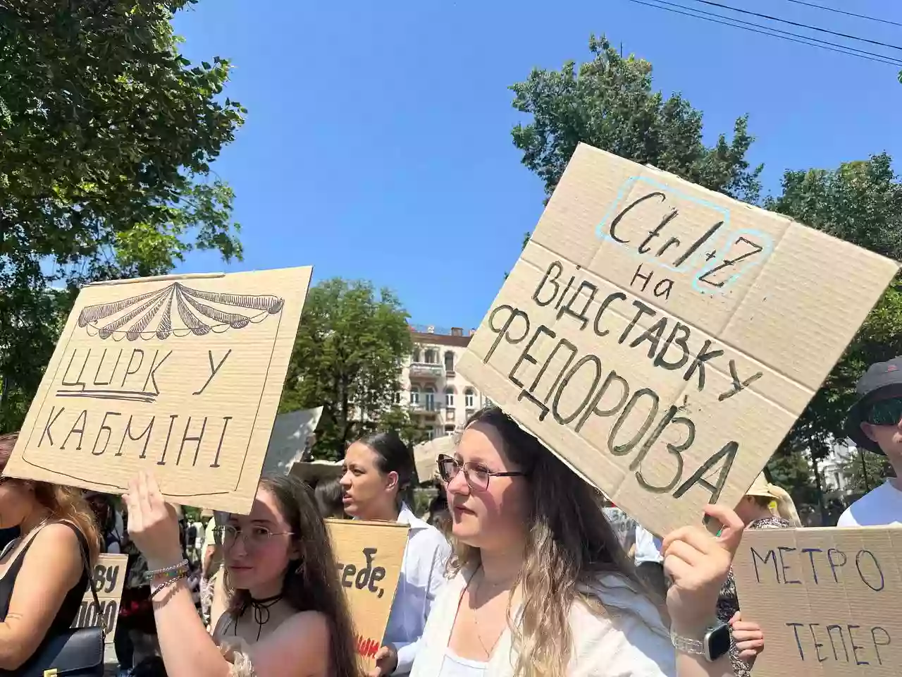 В Україні створили онлайн-галерею «Голоси з площі. Картонки»